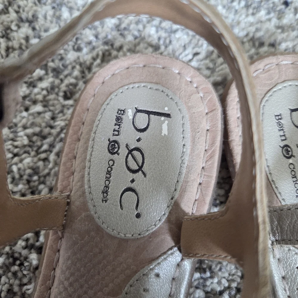 B.O.C. Women's BOC by BORN Champagne Gold‎ Thong Leather Flower Sandals Size 6 - Picture 4 of 9